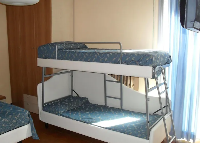 Azzurra 3*